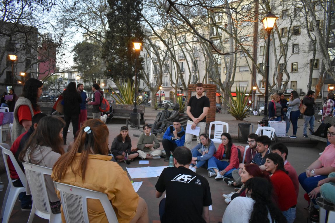 Paro y convocatoria de ADURes zona centro en la Plaza de los Treinta y Tres