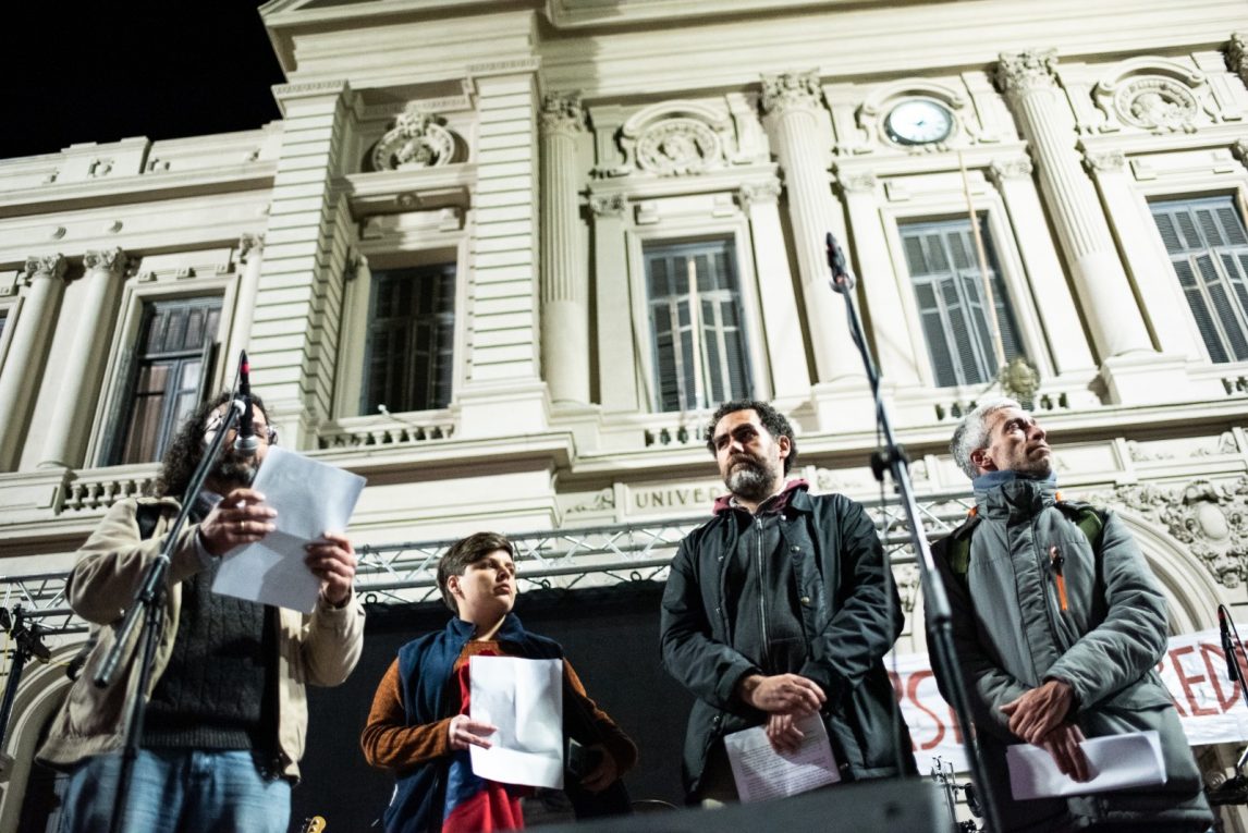 Concentración multitudinaria en la explanada de la Udelar