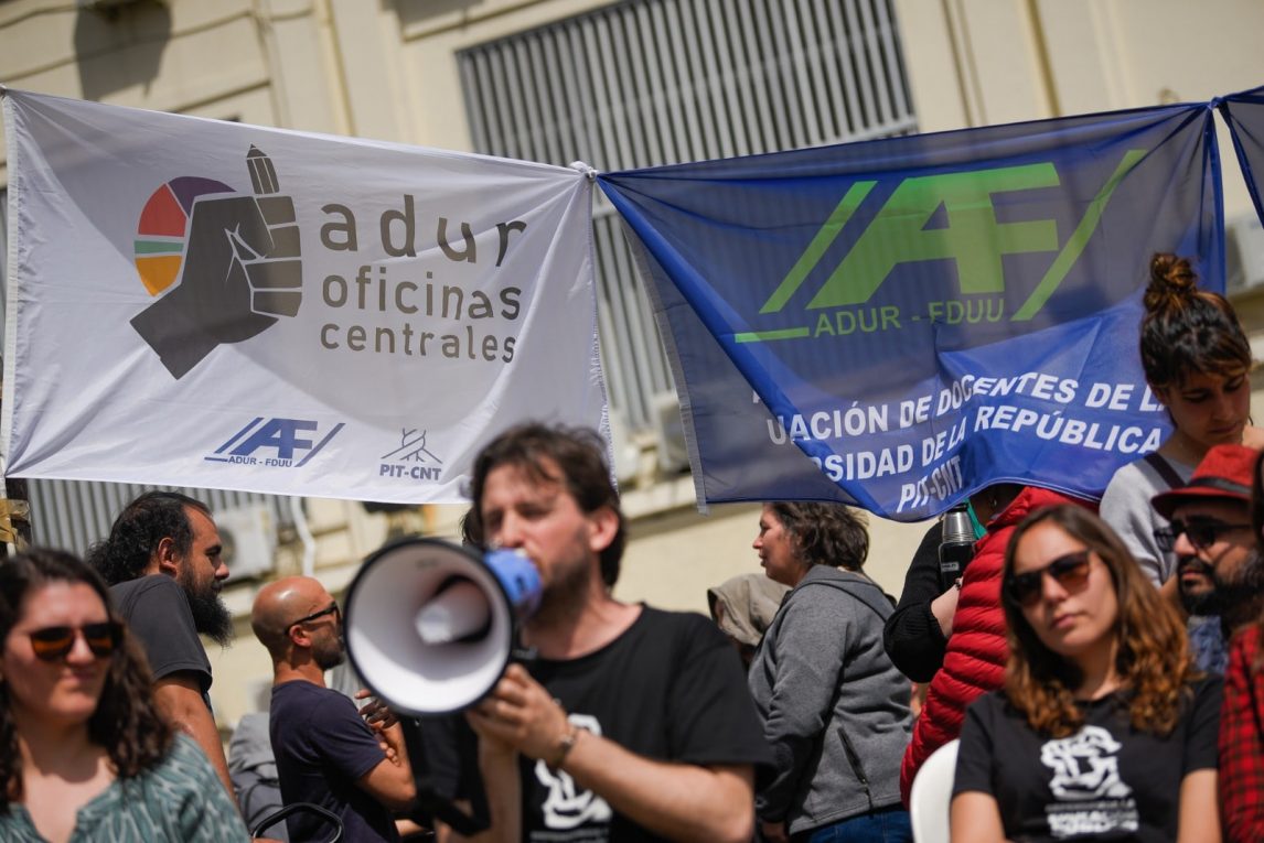 Docentes de Udelar comienzan huelga el martes en “defensa del presupuesto” y “recuperación salarial” | La Diaria | 1-10