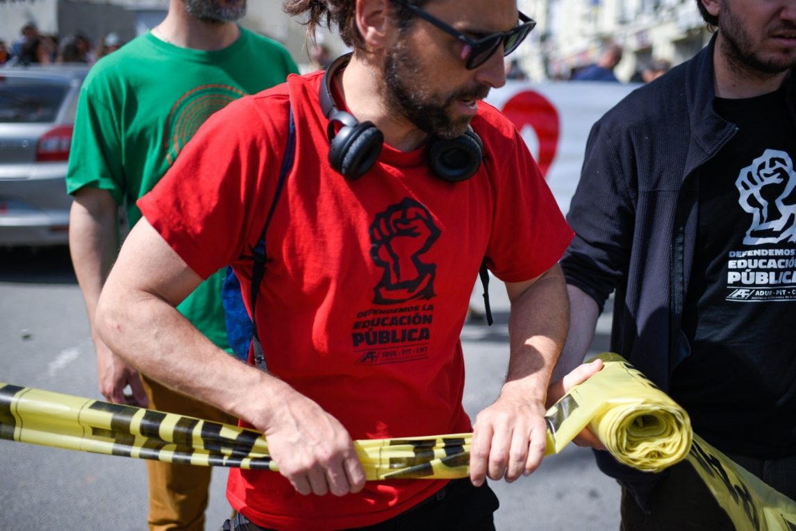Docentes universitarios se declararon en huelga | Medios Públicos | 1-10